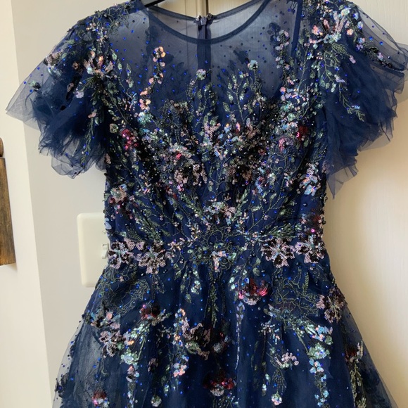 GORGEOUS MAC DUGGAL MIDNIGHT FLUTTER SLEEVE EMBELLISHED SEQIN DRESS  SIZE 4 - Picture 4 of 16